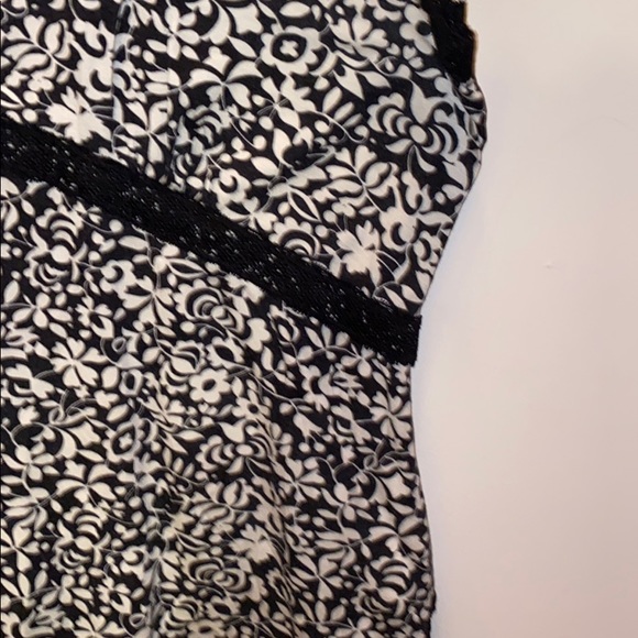 Banana Republic B&W Floral with Lace V Neck - Picture 7 of 12